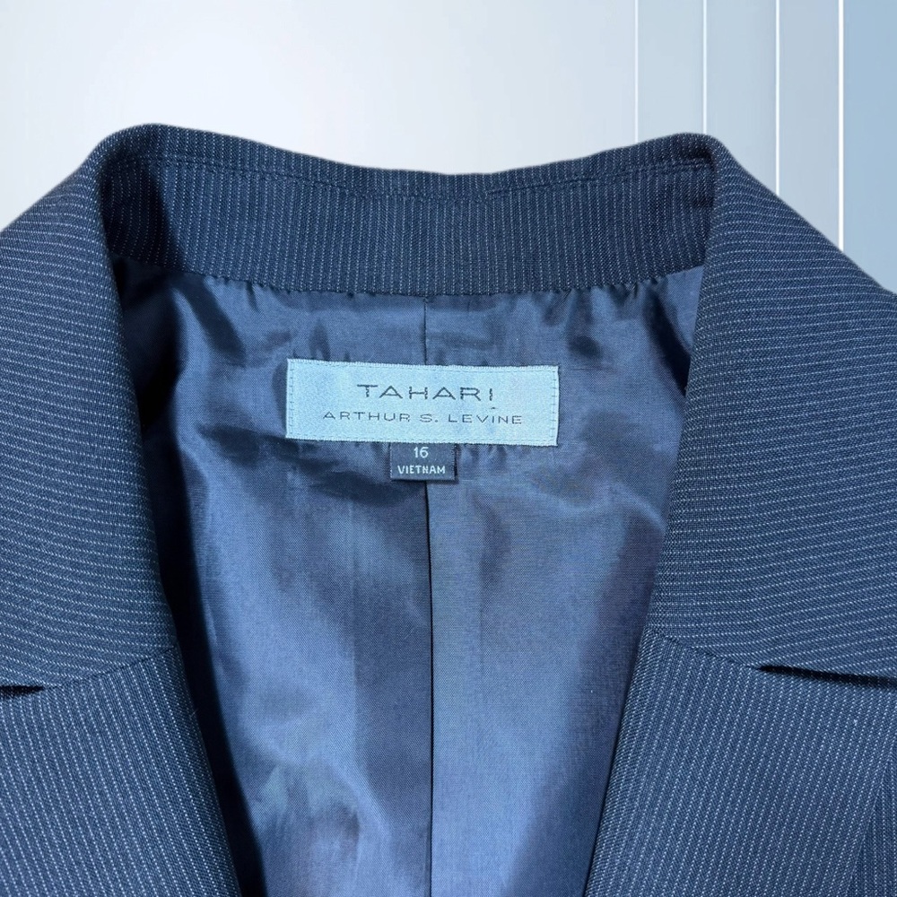 Tahari ASL Women's Pinstripe Blazer & Straigh Leg Pants in Charcoal - Picture 4 of 6